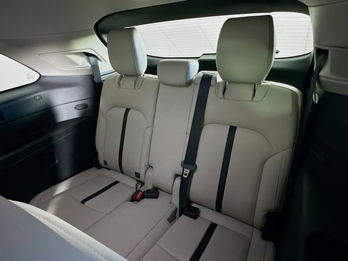 Used 2024 MAZDA CX-90 Plug-In Hybrid w/ Premium Pkg AWD/4WD image 29