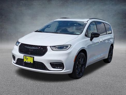New 2026 Chrysler Pacifica Limited AWD/4WD image 8