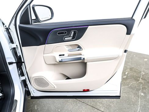 Certified 2025 Mercedes-Benz GLB 250 image 25