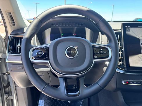 Used 2025 Volvo XC90 B6 Plus AWD/4WD image 18