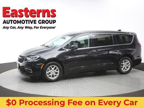 Used 2023 Chrysler Pacifica Touring-L FWD image 58