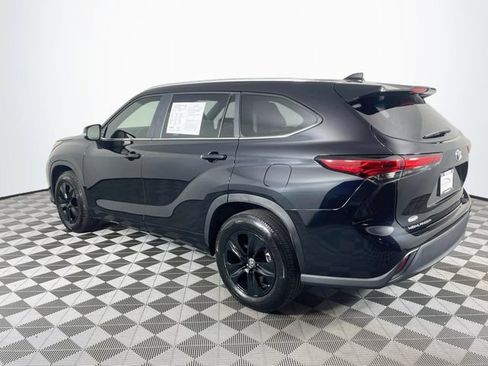 Used 2023 Toyota Highlander Bronze Edition FWD image 6