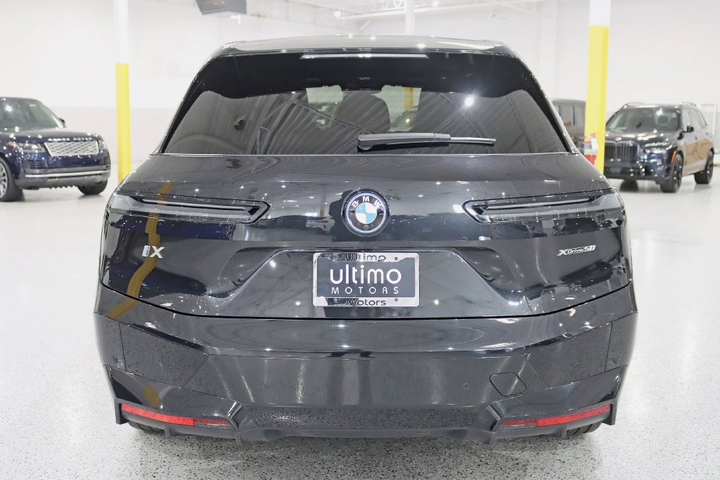 Used 2025 BMW iX xDrive50 w/ Premium Package AWD/4WD image 13