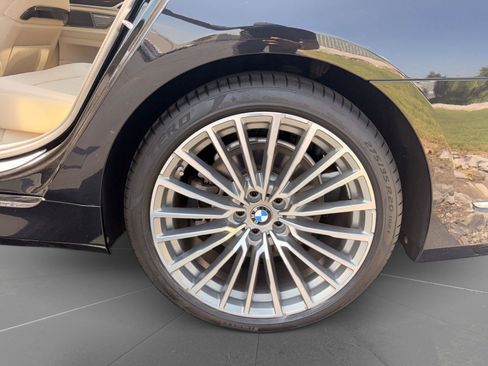 Used 2021 BMW 740i RWD image 11