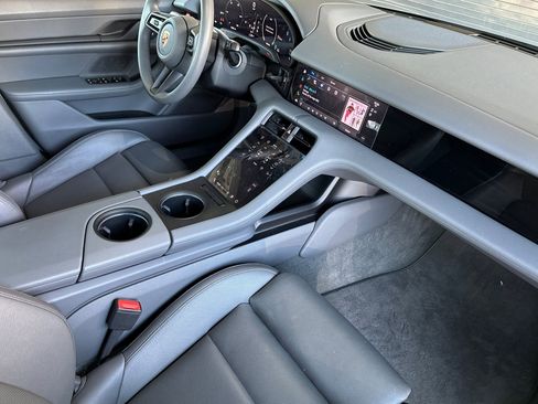 Used 2023 Porsche Taycan image 19