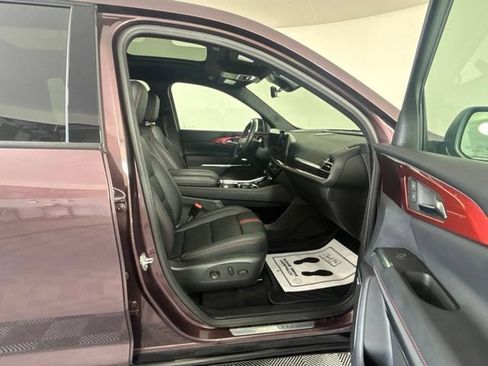 Used 2024 Chevrolet Traverse RS AWD/4WD image 30