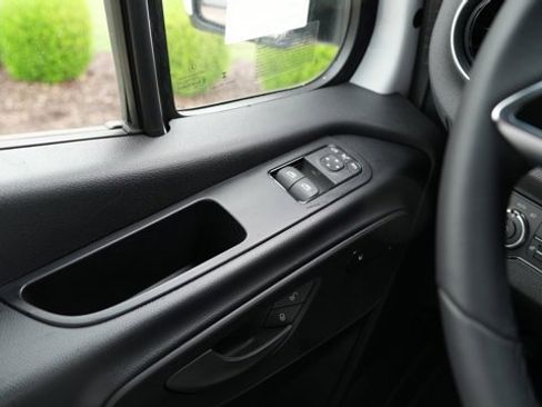 Used 2025 Mercedes-Benz Sprinter 2500 image 33