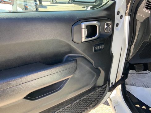 Used 2024 Jeep Wrangler Unlimited Sport AWD/4WD image 8