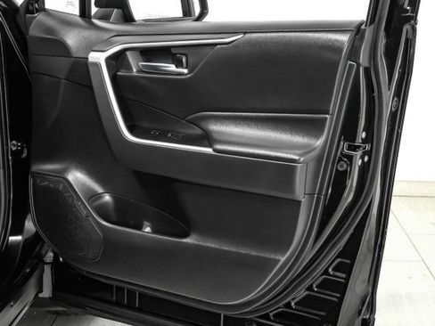 Used 2022 Toyota RAV4 XLE image 38