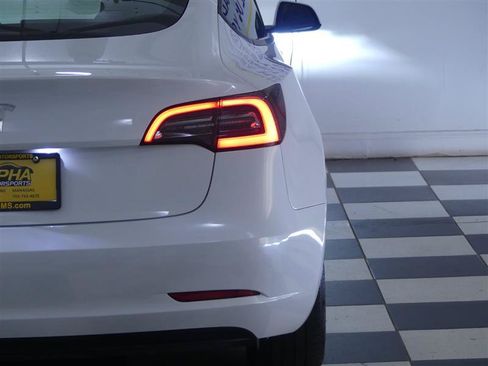 Used 2023 Tesla Model 3 Standard Range RWD image 29