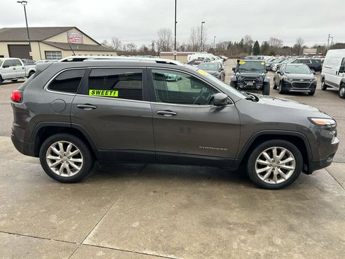 Used 2015 Jeep Cherokee Limited w/ Luxury Group image 4