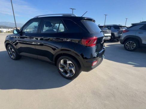 Used 2025 Hyundai Venue SEL image 6