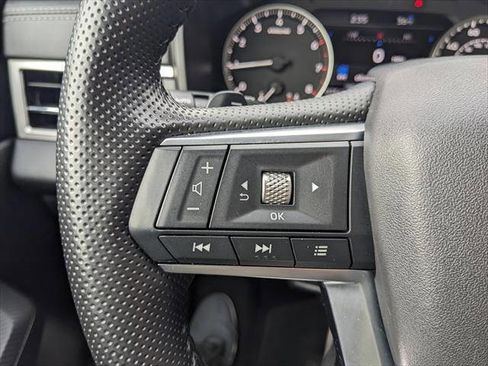 Used 2024 Mitsubishi Outlander SE image 25