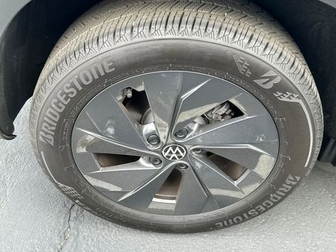 Used 2025 Volkswagen Taos S image 14