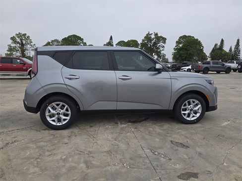 New 2025 Kia Soul LX image 9