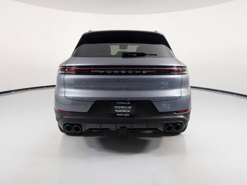 Certified 2026 Porsche Cayenne E-Hybrid AWD/4WD image 9
