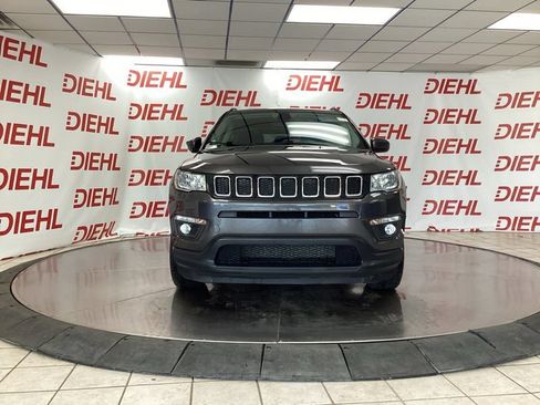 Used 2020 Jeep Compass Latitude w/ Cold Weather Group AWD/4WD image 2