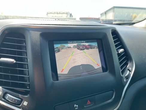 Certified 2020 Jeep Cherokee Latitude Plus AWD/4WD image 23