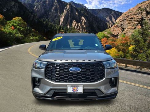 Used 2025 Ford Explorer ST-Line w/ ST-Line Street Pack AWD/4WD image 6