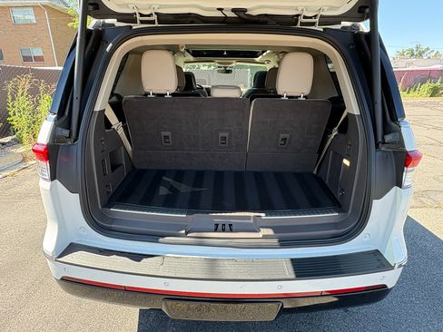 Used 2023 Lincoln Navigator Reserve AWD/4WD image 8
