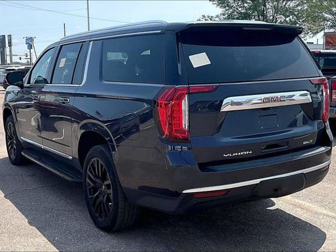 Used 2023 GMC Yukon XL SLT AWD/4WD image 5