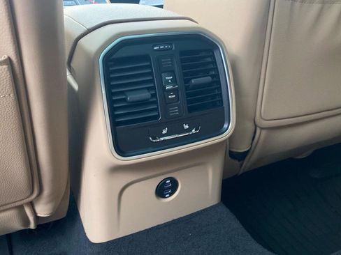 Certified 2025 Porsche Macan image 22