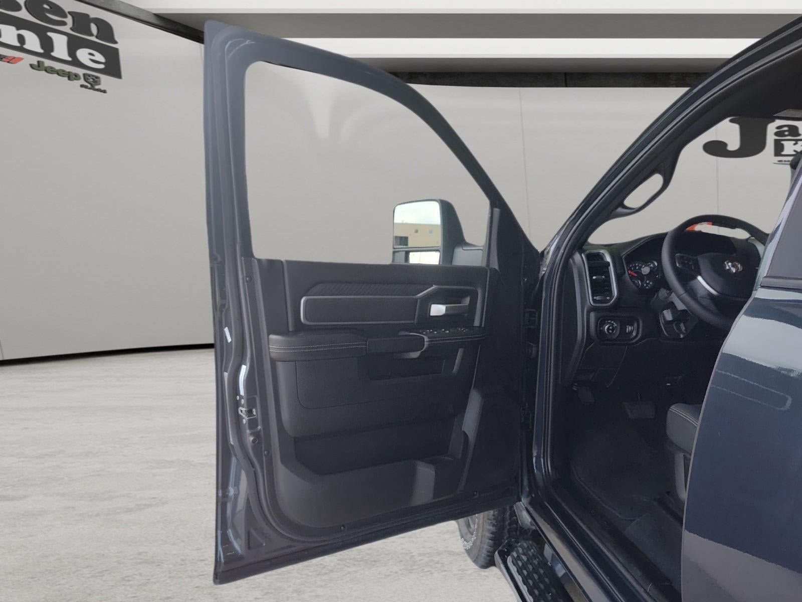 Used 2025 RAM 2500 Big Horn AWD/4WD image 10