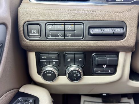 Used 2023 GMC Yukon XL Denali image 20