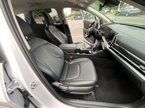 Used 2025 Kia Sportage EX image 21