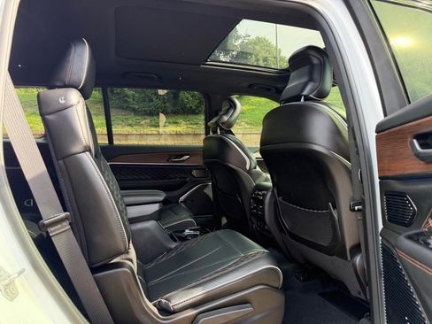 Used 2024 Jeep Grand Cherokee L Summit w/ High Altitude Package AWD/4WD image 10