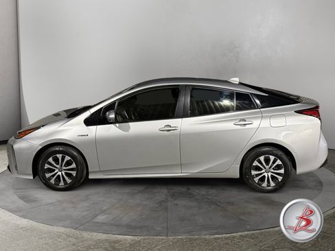 Used 2020 Toyota Prius LE image 4