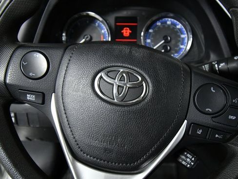 Used 2017 Toyota Corolla L image 2