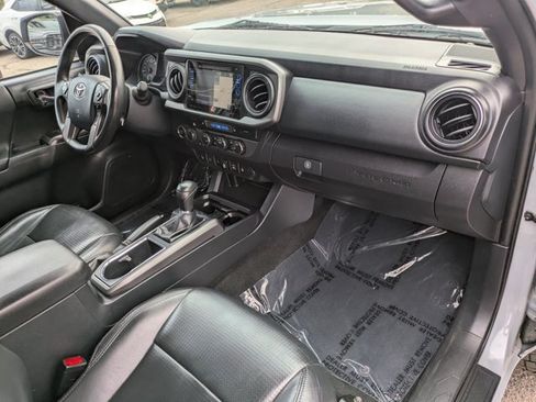 Used 2019 Toyota Tacoma TRD Off-Road AWD/4WD image 19