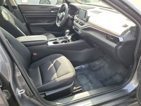 Used 2024 Nissan Altima 2.5 SV image 15