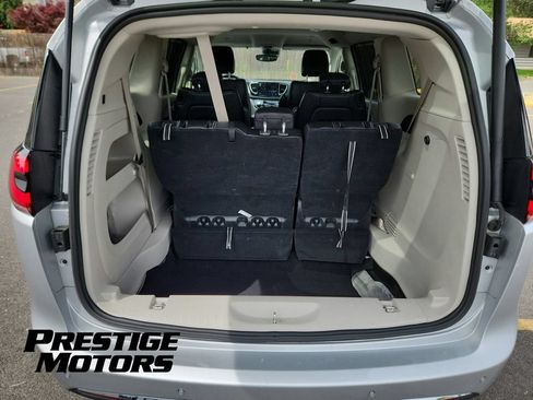 Used 2024 Chrysler Pacifica Touring-L FWD image 14
