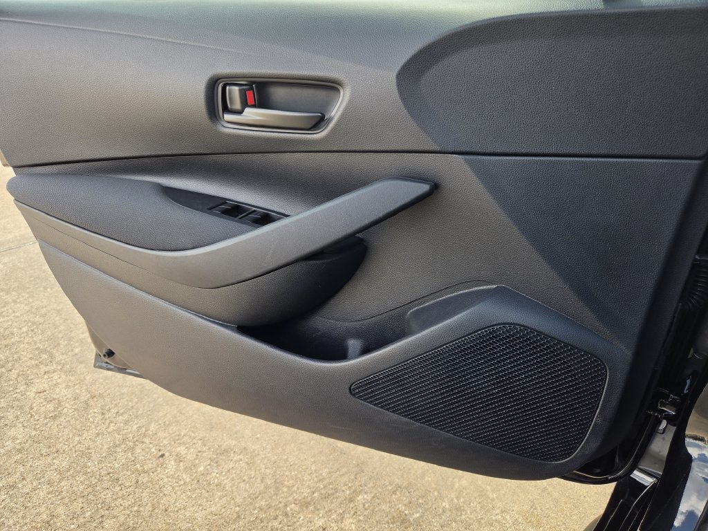 Used 2025 Toyota Corolla LE FWD image 25