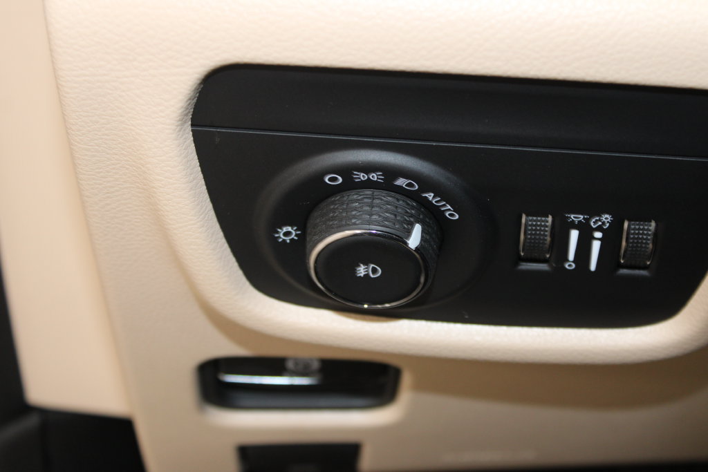 Used 2025 Jeep Grand Cherokee L Limited AWD/4WD image 19