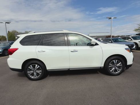 Used 2019 Nissan Pathfinder SL AWD/4WD image 9