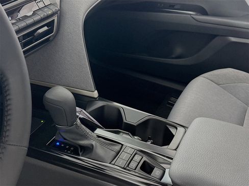 Used 2025 Toyota Camry LE w/ Convenience Package image 9