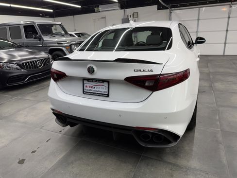 Used 2017 Alfa Romeo Giulia Quadrifoglio image 6