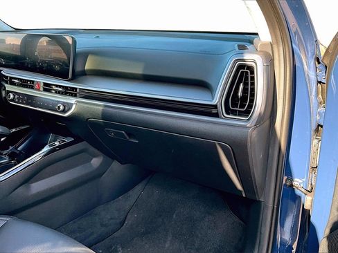 Used 2025 Kia Sorento SX image 16