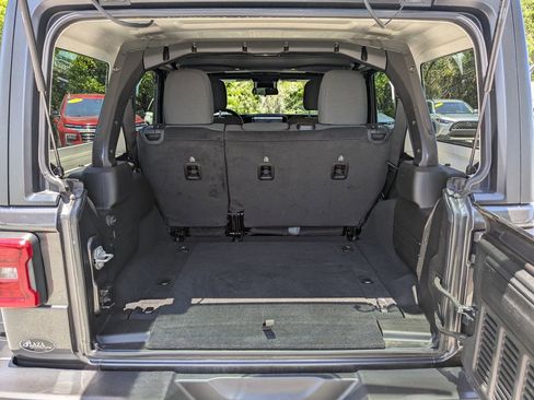 Certified 2024 Jeep Wrangler Unlimited Rubicon AWD/4WD image 12