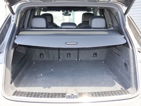 Certified 2023 Porsche Cayenne AWD/4WD image 26