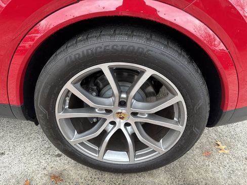 Used 2024 Porsche Cayenne Coupe image 20