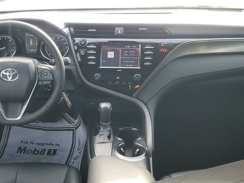 Used 2020 Toyota Camry SE image 14