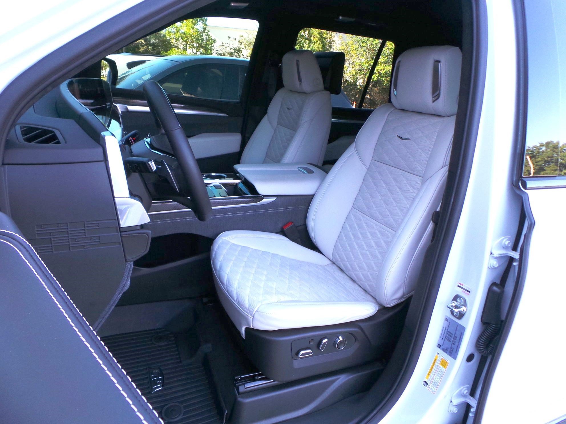 Used 2026 Cadillac Escalade V AWD/4WD image 10