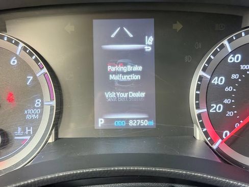 Used 2022 Toyota Highlander LE AWD/4WD image 45