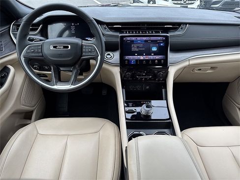 Certified 2024 Jeep Grand Cherokee Limited image 2