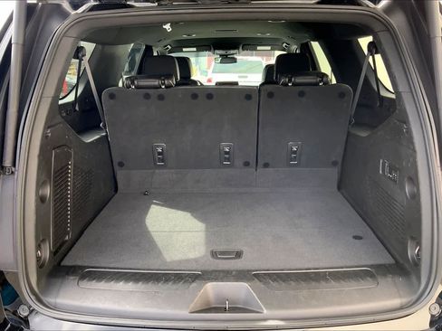 Used 2023 GMC Yukon XL SLT w/ SLT Luxury Package image 19