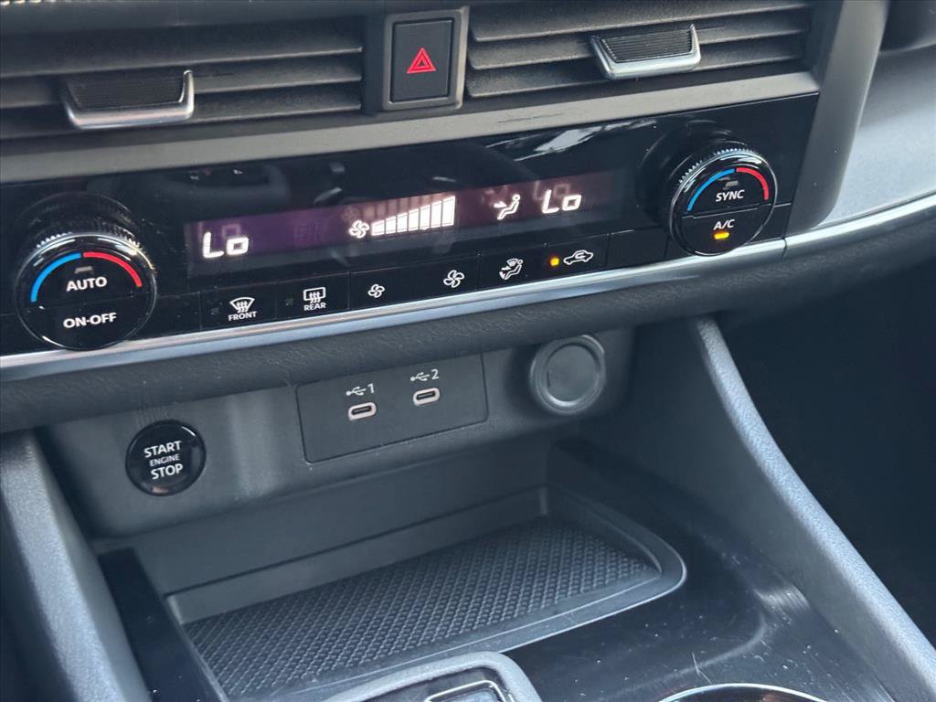 Certified 2025 Nissan Rogue SV FWD image 23